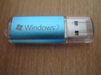 Флешка на 16 гигабайт с логотипом Windows 7